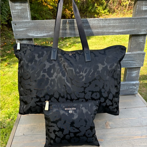 NWT ANIMAL PRINT MICHAEL KORS BIG BOY OVERNIGHT SET! - Picture 10 of 15